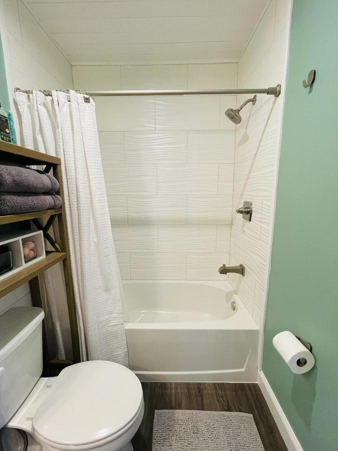Coastal Chic Suite With Kitchenette And Private Entrance St. Petersburg Exterior photo
